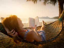 Ternyata Membaca Buku Bisa Kurangi Stres dan Bikin Panjang Umur