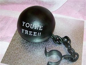 Guru Besar UGM Gugat Menantu karena Ambil Kasur dan Boks Bayi