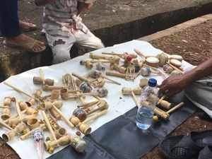 Permainan Tradisional Bambu yang Kian Tergerus Mainan Modern
