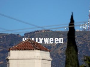 Papan Nama Hollywood Dijahili Orang