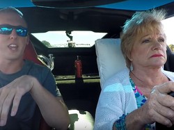 Nenek Ini Berani Ngebut Pakai Chevrolet Corvette