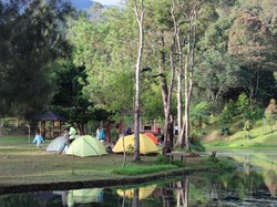 Danau Sebening Kaca di Cibodas yang Asyik Buat Kemping