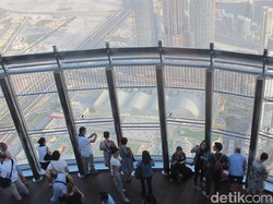Raffi Ahmad di Burj Khalifa: Tinggi Banget!