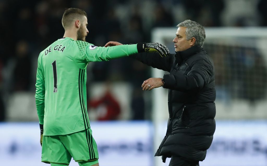 Britain Football Soccer - West Ham United v Manchester United - Premier League - London Stadium - 2/1/17 Manchester United manager Jose Mourinho and David De Gea celebrate after the game Reuters / Eddie Keogh Livepic EDITORIAL USE ONLY. No use with unauthorized audio, video, data, fixture lists, club/league logos or 