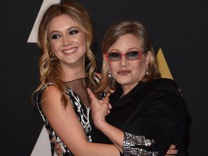 Putri Carrie Fisher Akhirnya Angkat Suara tentang Kematian Ibu dan Neneknya