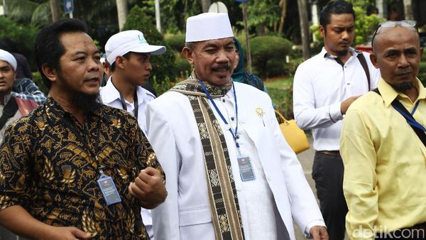 Saksi, Kuasa Hukum, Hingga Kakak Angkat di Sidang Ahok