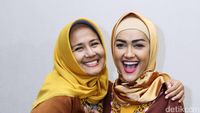 Sakit Bukan Halangan Julia Perez dan Ria Irawan Laksanakan Umrah