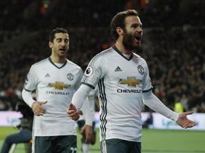 Mata yang Enggan Bersantai-santai Idamkan Trofi Premier League