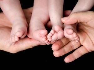 Umur Singkat Si Bayi Kembar Empat di Karawang Umur Singkat Si Bayi Kembar Empat di Karawang