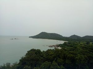 Pesona Pantai Tanjung Berikat dari Puncak Mercusuar di Bangka