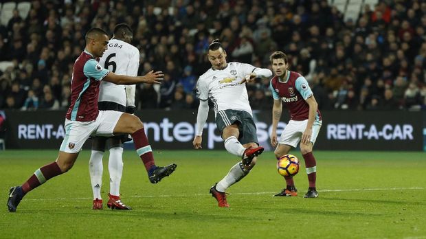 MU Kalahkan 10 Pemain West Ham 2-0