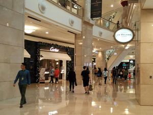 Tanda Ekonomi Lesu: Orang RI Tak Banyak Belanja