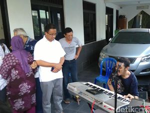 Lihat Anak Difabel Main Musik, Anies Janjikan Akses Pendidikan