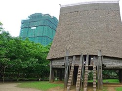 Rumah Adat di Vietnam yang Punya Patung Erotis