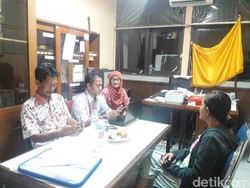 Panwaslu Periksa Pemilik Rumah yang Ditempeli Stiker Cagub DKI