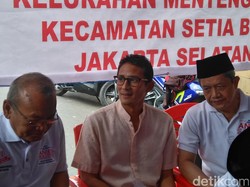 Curhat Sulitnya Hidup, Ibu Ini Dapat Gelang Harapan dari Sandiaga