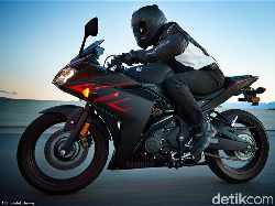 1.874 Motor Yamaha Model YZF-R3 Ditarik