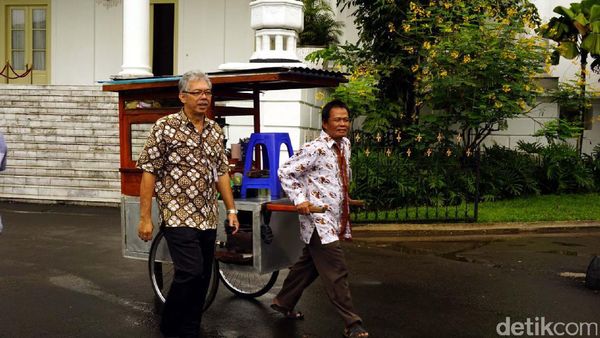 Pedagang Kaki Lima Masuk Istana