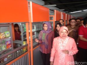 Wali Kota Risma Beri Trik ke PKL agar Dagangannya Laku