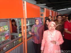 Wali Kota Risma Beri Trik ke PKL agar Dagangannya Laku