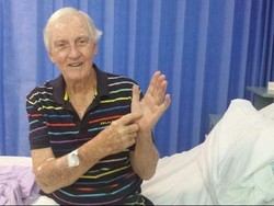 Seekor Ular Piton Gigit Tangan Pria Brisbane Saat Bangun Tidur