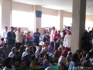 Anies Kampanye di Rusun Jatinegara, Ibu-ibu Ini Rebutan Kaus