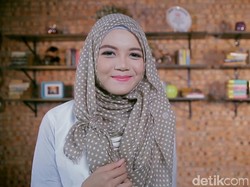 Cuma Semenit, Tutorial Hijab dengan Aksen Ikat untuk ke Kampus