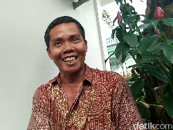 Senyum Sederhana Tukang Nasi Goreng yang Dipesan Jokowi