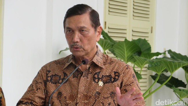 Luhut: Kalau Ada yang Sebut Banyak TKA Ilegal, Tunjukkan Datanya!