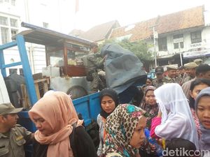 Satpol PP: PKL Kota Tua Punya Sponsor, Susah Ditertibkan