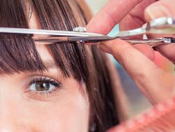 5 Hal yang Patut Diketahui Sebelum Kamu Potong Poni