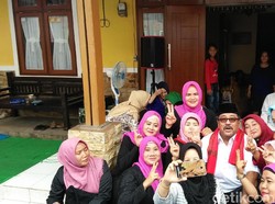 Sambangi Warga Tangsel, Rano Karno Diserbu Ibu-ibu