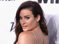 Menikah, Lea Michele Pakai Baju Pengantin Menggoda Saat Resepsi