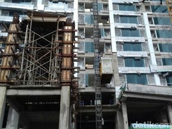 Jasad Pekerja Jatuh di Apartemen Grand Kamala Berhasil Dievakuasi
