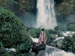 Pesona Air Terjun Kapas Biru yang Tersembunyi di Lumajang