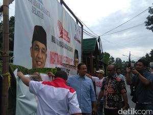 Puluhan Spanduk Kampanye Rusak, Anies akan Lapor ke Bawaslu