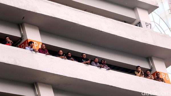 Demo Driver GrabBike Jadi Tontonan Warga