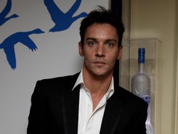 Anak Pertama Jonathan Rhys-Meyers Diberi Nama Wolf