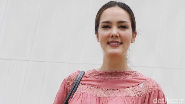 Makin Matang, Cathy Sharon Tetap Cantik
