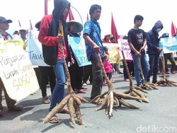 Petani Blitar Tuntut Janji Pemerintah Bagikan 12,7 Juta Ha Lahan