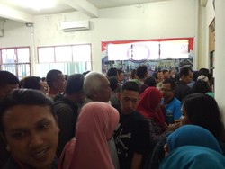 Jelang Tarif STNK Naik, Samsat Yogya Diserbu Ribuan Orang