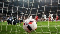 James Rodriguez membobol gawang Sevilla. Dalam pertandingan ini, James Rodriguez dua kali membobol gawang lawan. Gol itu dicetak di menit ke-11 dan 44. Denis Doyle/Getty Images/detikFoto.