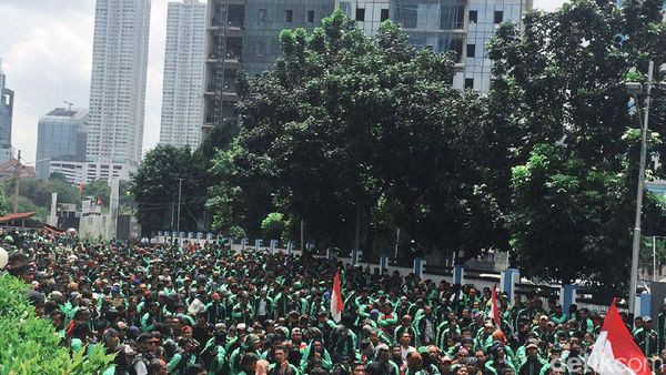 Pasukan Hijau Serbu Kantor Grab