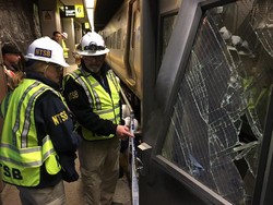 Penyebab Anjloknya Kereta Komuter di Brooklyn Masih Diselidiki