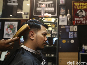 Tukang Cukur Jenderal, Artis, dan Menteri Tukang Cukur Jenderal, Artis, dan Menteri