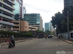 Massa yang Demo Kantor Grab Bubar, Lalin Dekat Perbanas Lancar