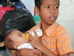 Kisah Yaser Arafat, Bocah SD yang Rawat Adiknya Saat Banjir Bima