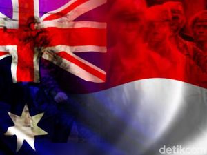 Pengibar Bendera OPM di KJRI Melbourne Panjat Tembok 2,5 Meter Pengibar Bendera OPM di KJRI Melbourne Panjat Tembok 2,5 Meter