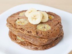 Yuk, Buat Pancake Pisang yang Empuk Manis untuk Camilan Sore!