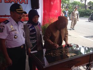 Wali Kota Risma Resmikan Frontage Road Sisi Barat Wali Kota Risma Resmikan Frontage Road Sisi Barat